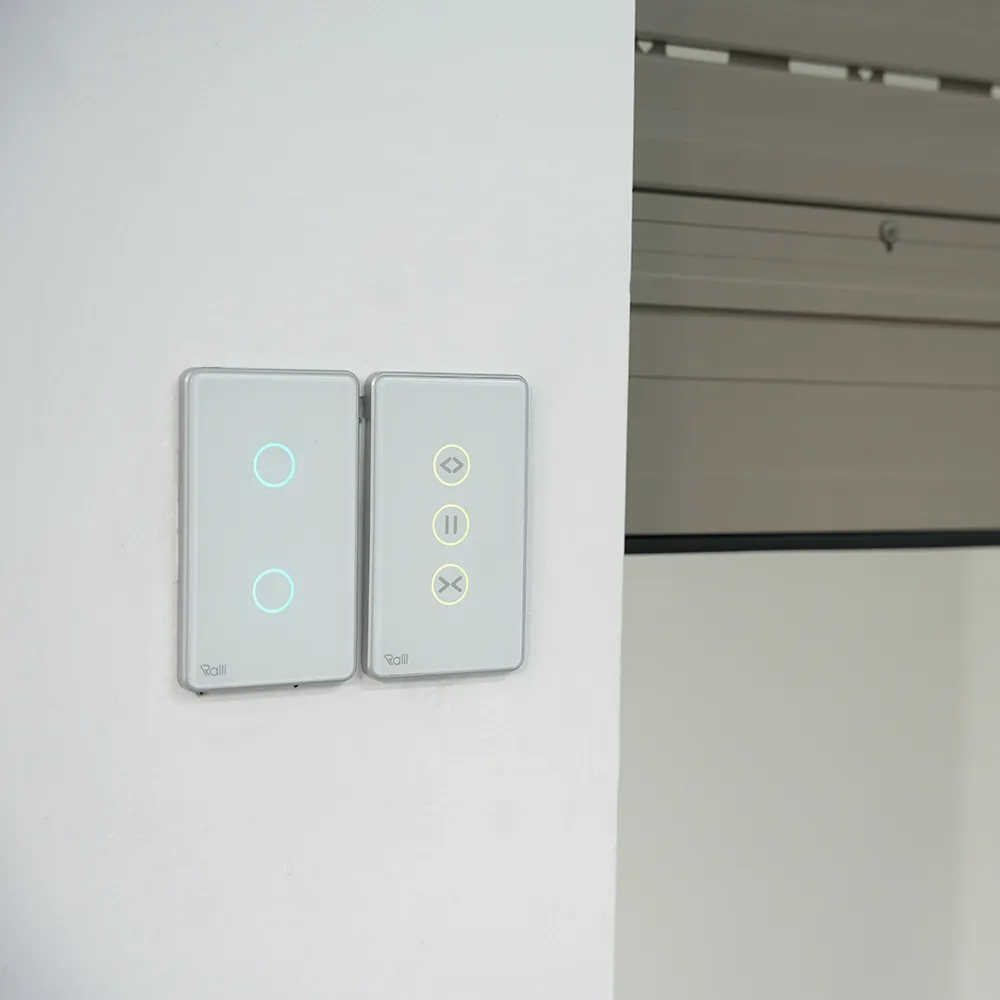 Công tắc cảm ứng cửa cuốn chữ nhật thông minh wifi thumb 1